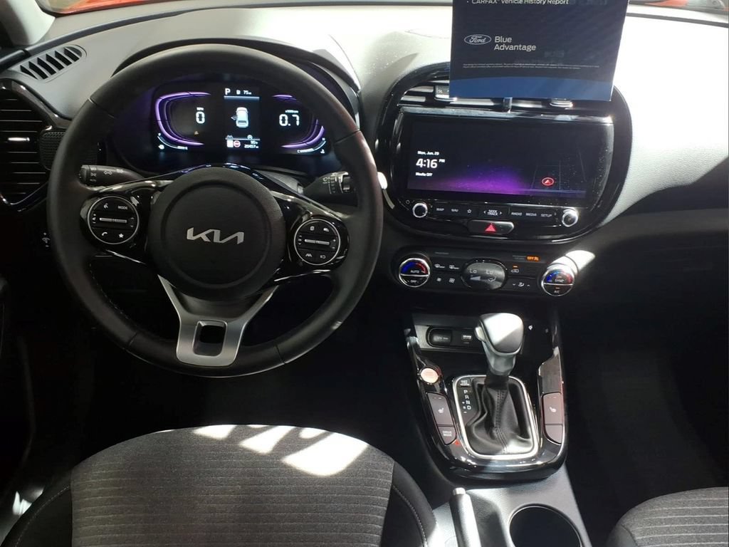 Used 2025 Kia Soul EX FWD image 7