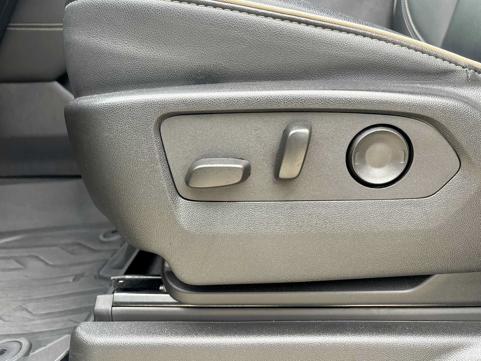 Used 2025 GMC Yukon Elevation w/ LPO, Floor Liner Package AWD/4WD image 16