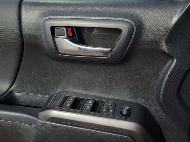 Used 2022 Toyota Tacoma TRD Sport w/ Technology Package image 17