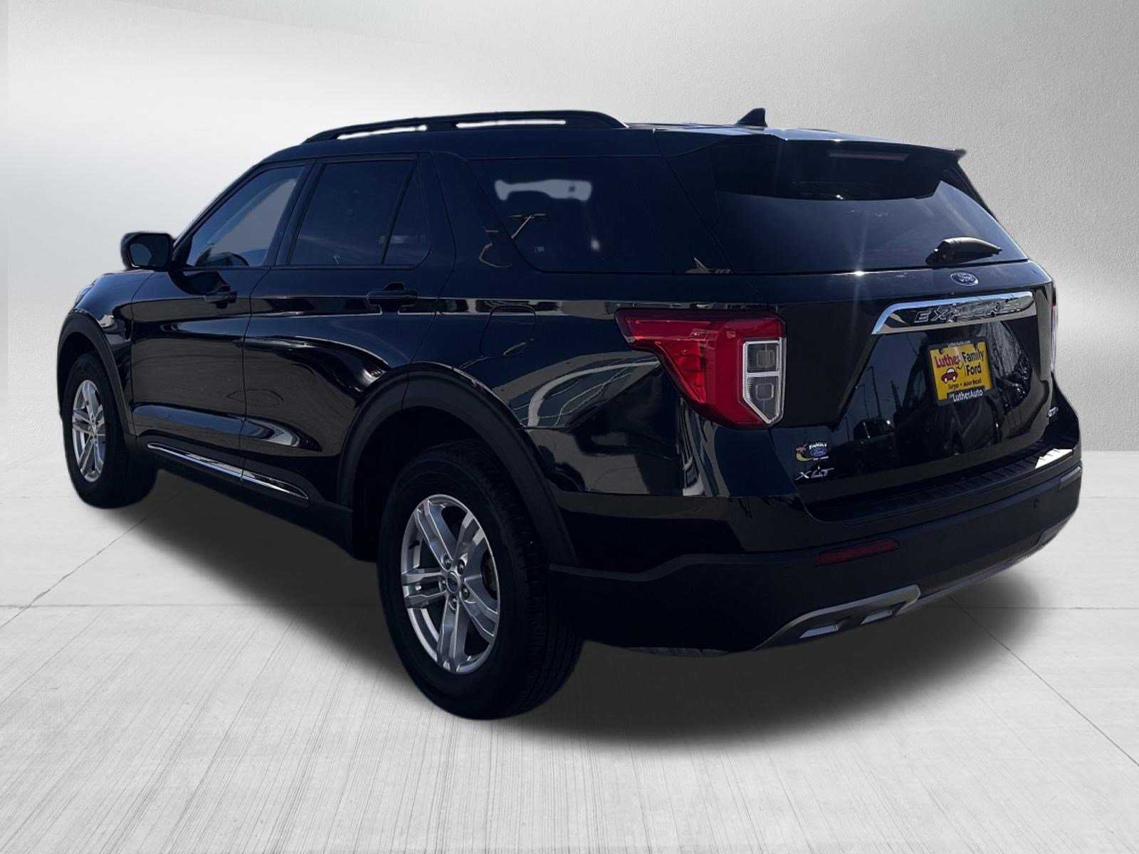 Certified 2023 Ford Explorer XLT w/ Equipment Group 202A AWD/4WD image 3