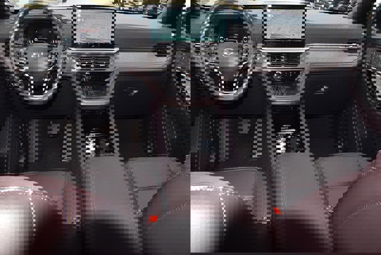 Certified 2025 Ford Explorer Platinum w/ LUX Leather Package image 18