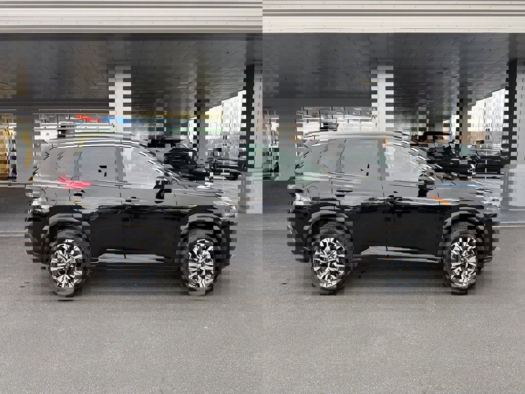 Used 2023 Nissan Rogue SV image 7
