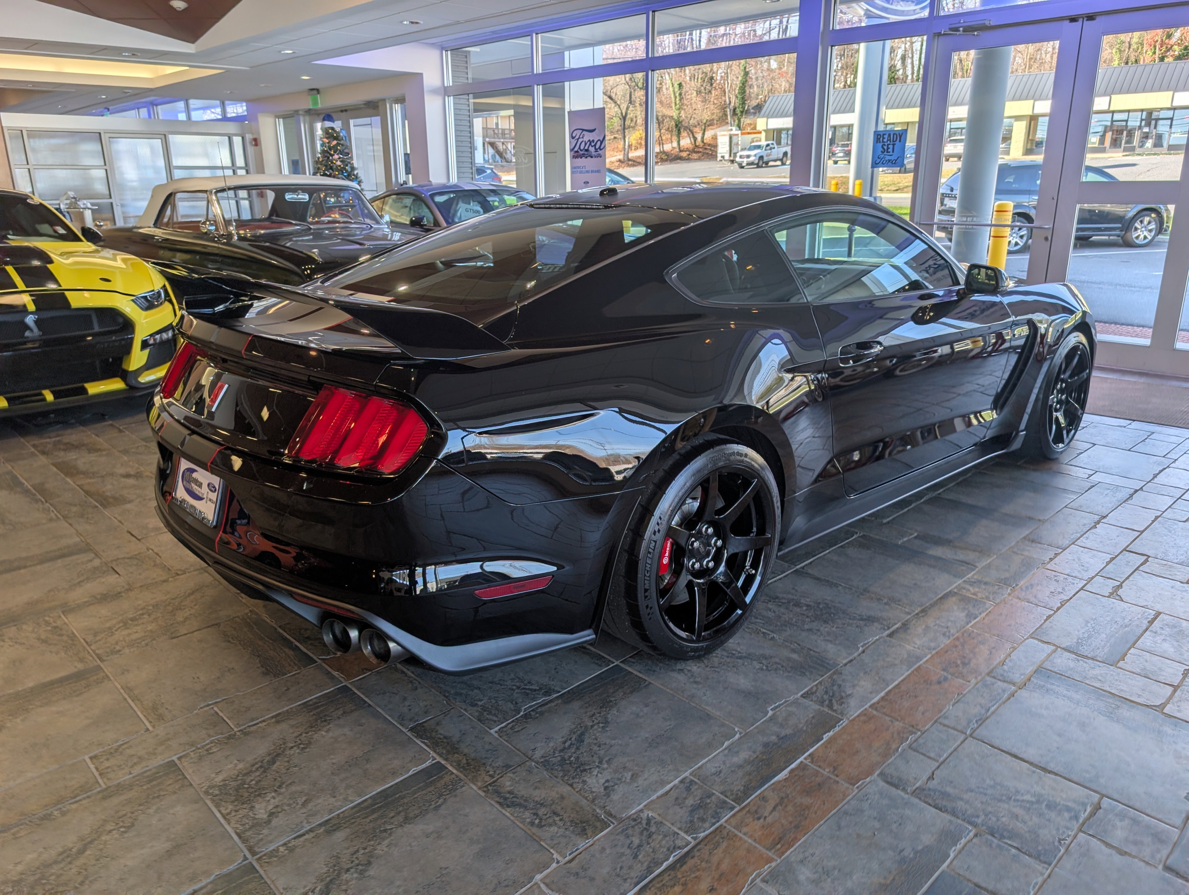 Certified 2017 Ford Mustang Shelby GT350R w/ GT350R Equipment Group 920A image 6