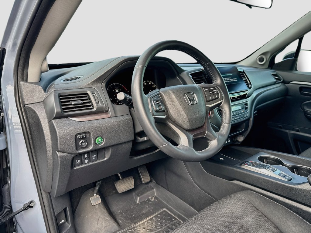 Used 2025 Honda Ridgeline Sport image 9