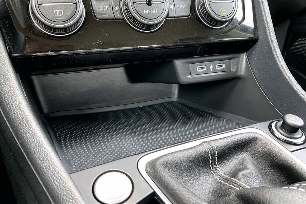 Used 2024 Volkswagen Jetta SE FWD image 32