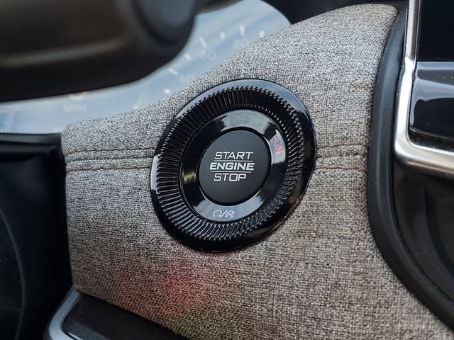 Used 2023 Jeep Compass Latitude AWD/4WD image 13