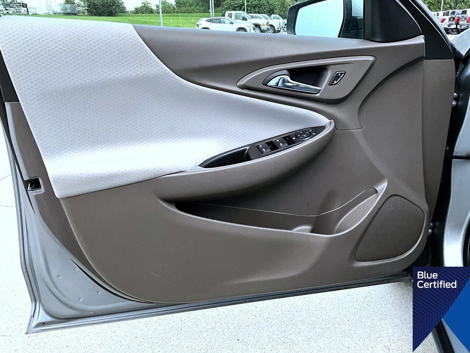 Used 2025 Chevrolet Malibu LT FWD image 9
