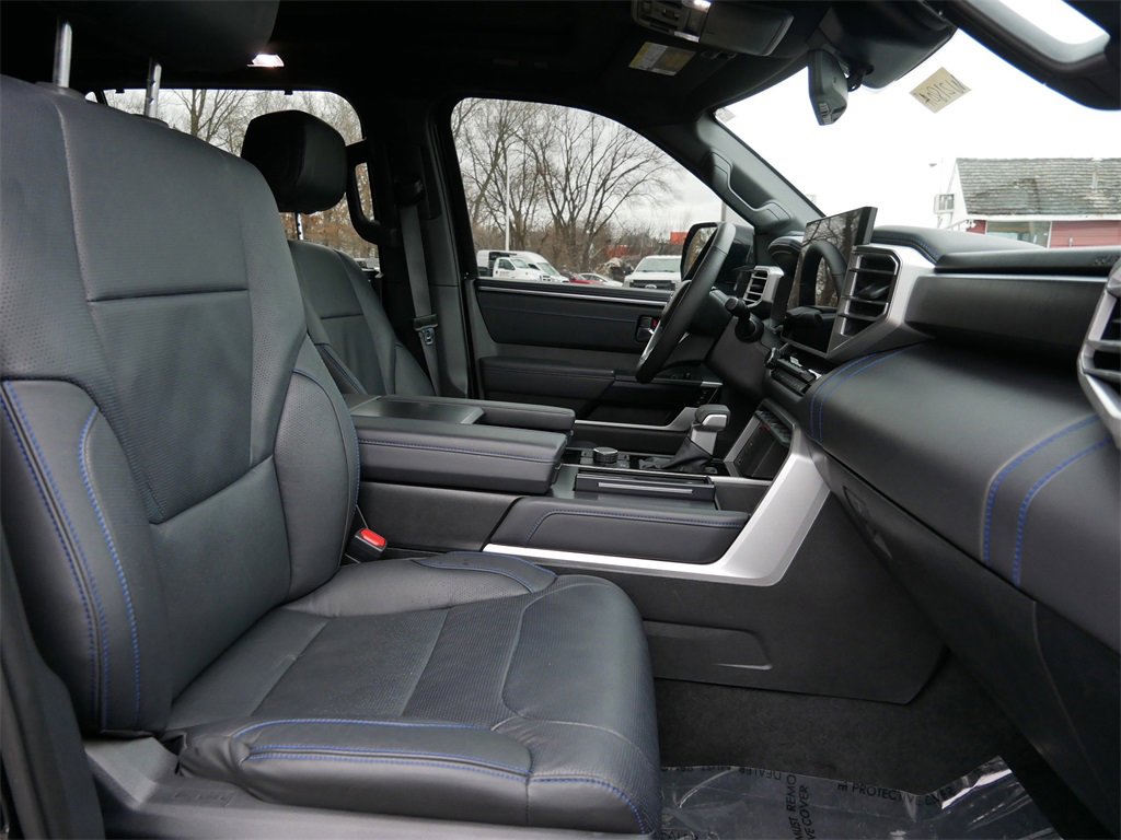 Used 2025 Toyota Sequoia Platinum image 8