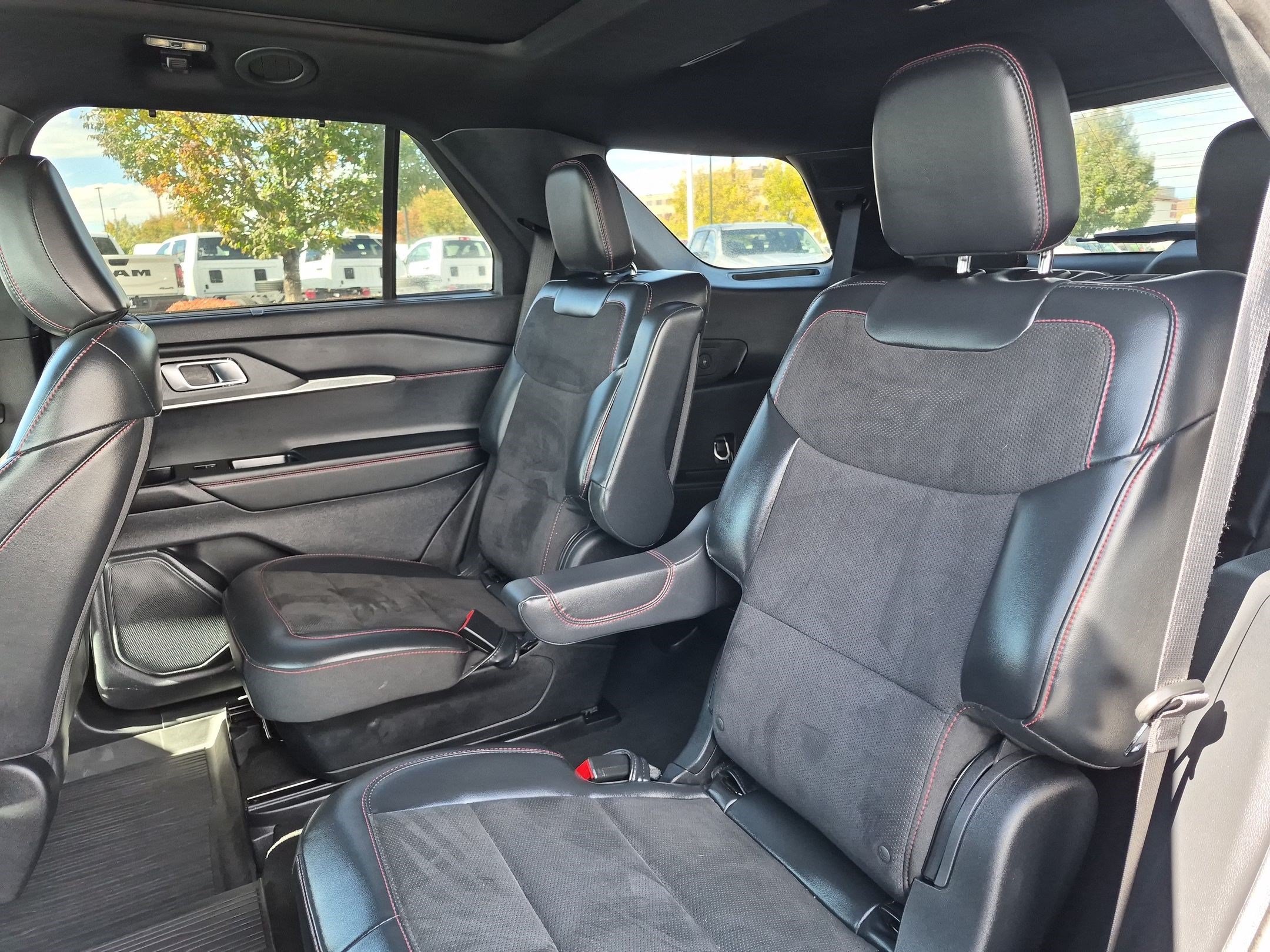 Certified 2025 Ford Explorer ST AWD/4WD image 30