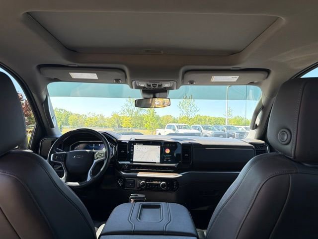 Used 2022 Chevrolet Silverado 1500 LT Trail Boss w/ LT Trail Boss Premium Package AWD/4WD image 16