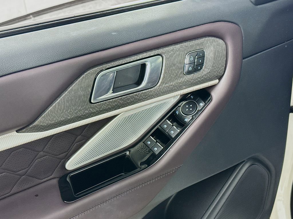 Certified 2025 Ford Explorer Platinum w/ Ultimate Package image 18