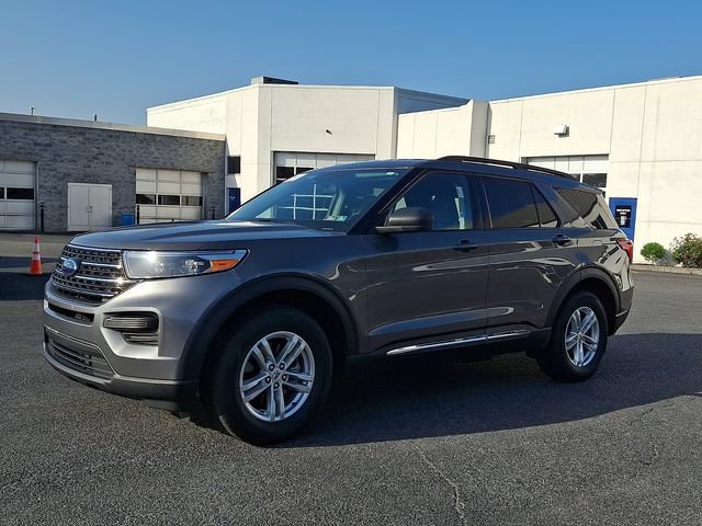 Certified 2023 Ford Explorer XLT w/ Class IV Trailer Tow Package AWD/4WD image 3