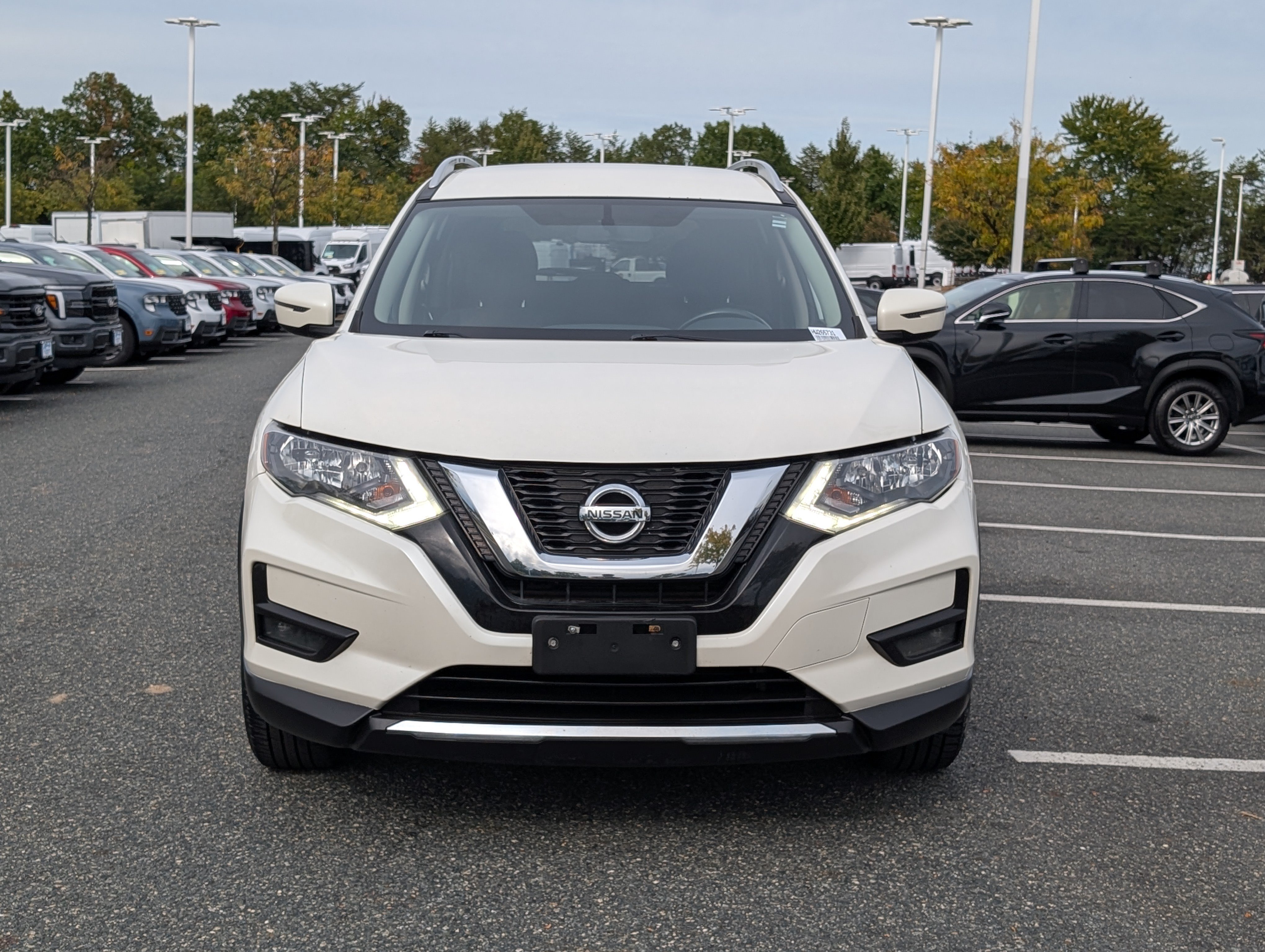 Used 2017 Nissan Rogue SV AWD/4WD image 9