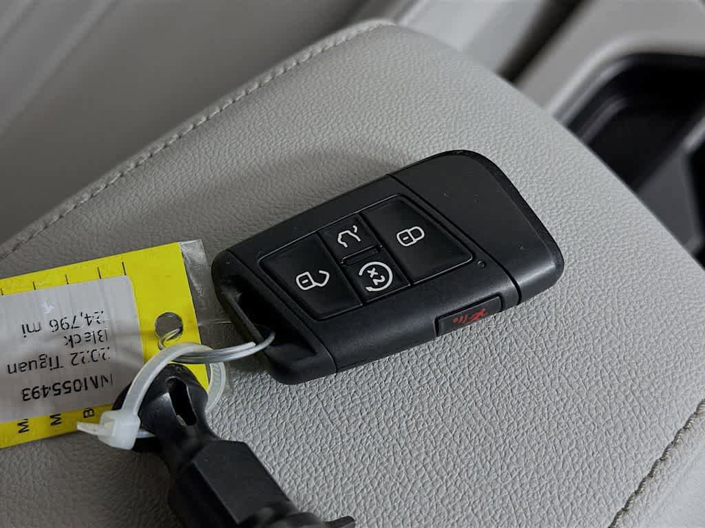 Used 2022 Volkswagen Tiguan SE R-Line FWD image 22