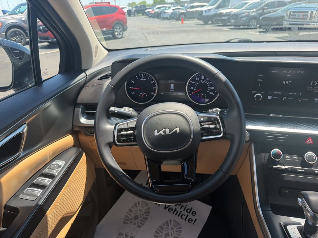 Used 2024 Kia Carnival LX FWD image 15