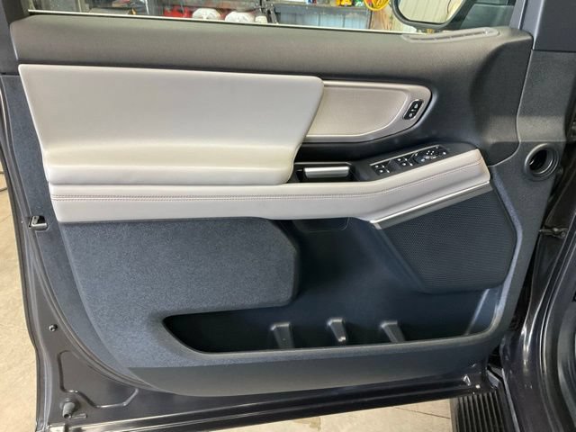Certified 2025 Ford Expedition Active AWD/4WD image 5