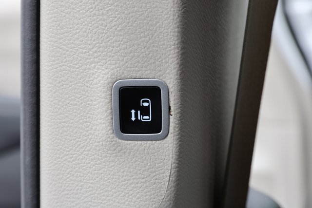 Used 2024 Chrysler Voyager LX image 16