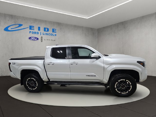 Used 2024 Toyota Tacoma TRD Sport AWD/4WD image 7