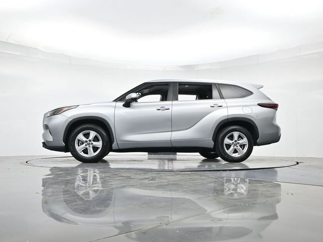Used 2024 Toyota Highlander LE image 37