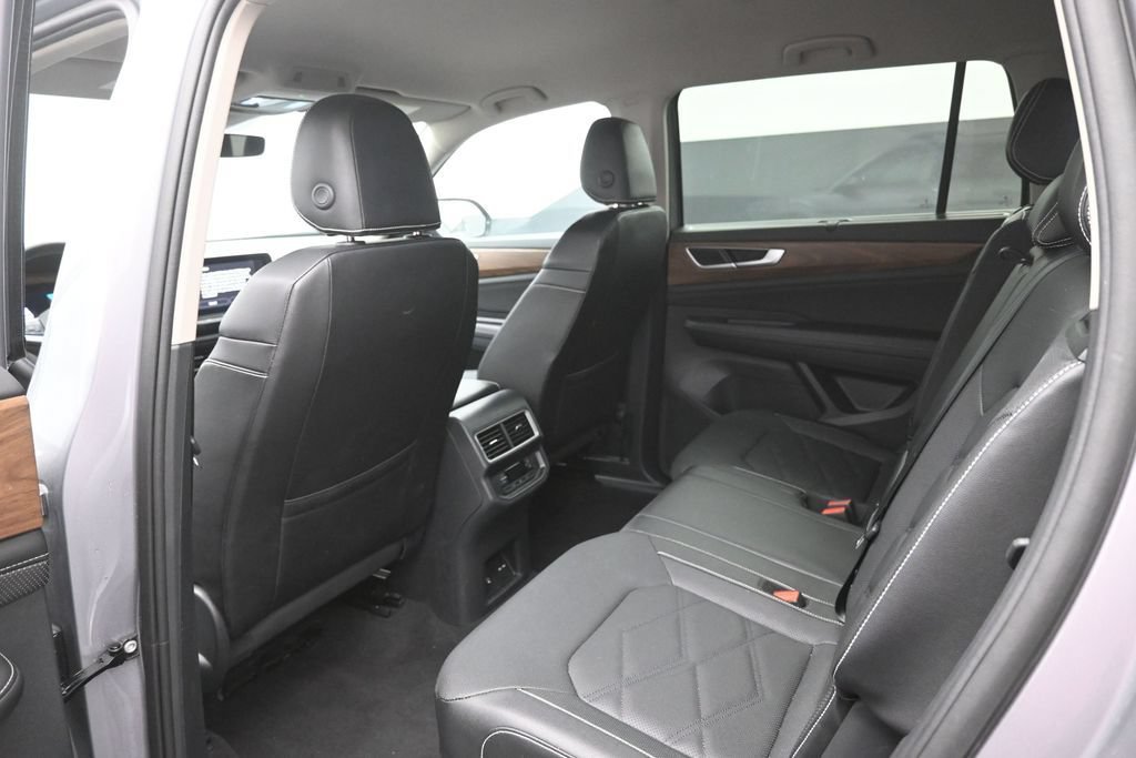 Used 2025 Volkswagen Atlas SE AWD/4WD image 25