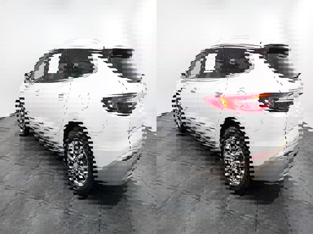 Used 2018 Buick Enclave Avenir w/ Avenir Technology Package AWD/4WD image 3