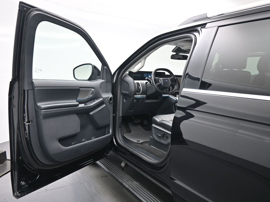 Certified 2025 Ford Expedition Platinum image 9