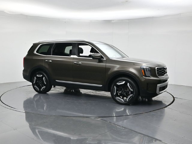 Used 2025 Kia Telluride S FWD image 3