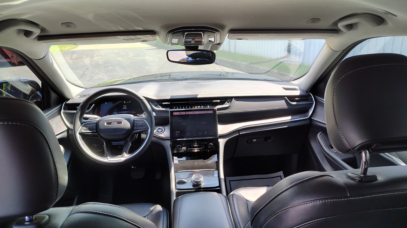 Used 2023 Jeep Grand Cherokee L Limited AWD/4WD image 30