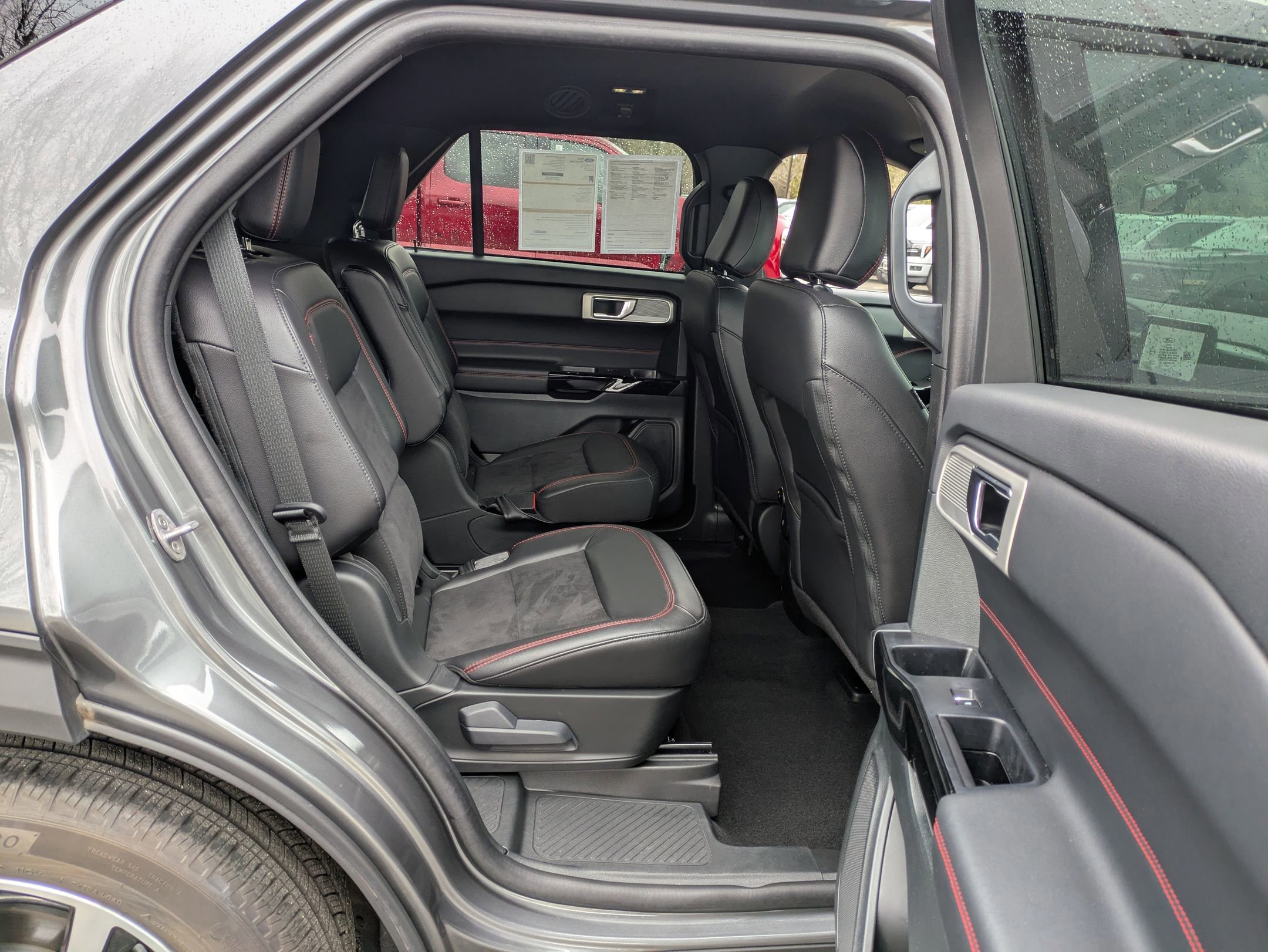 Certified 2024 Ford Explorer ST-Line w/ Class IV Trailer Tow Package image 38