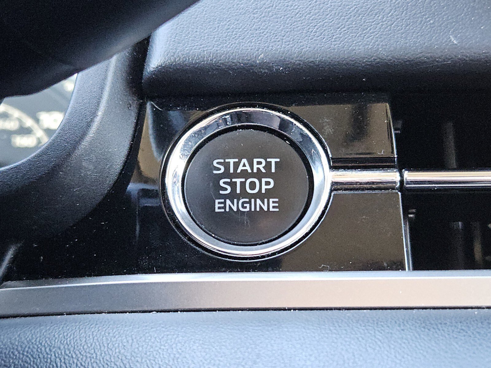 Used 2024 Mitsubishi Outlander SE image 25