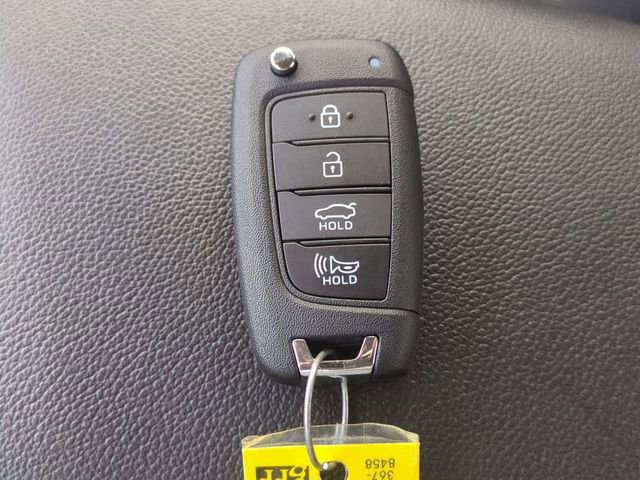 Used 2024 Hyundai Elantra SE image 24