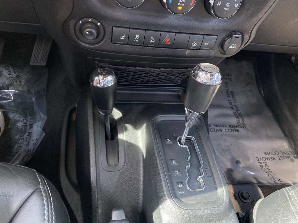 Used 2018 Jeep Wrangler Unlimited Sahara AWD/4WD image 31