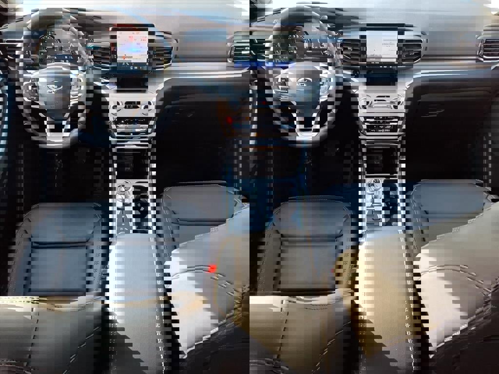 Certified 2023 Ford Explorer XLT w/ Equipment Group 202A image 11