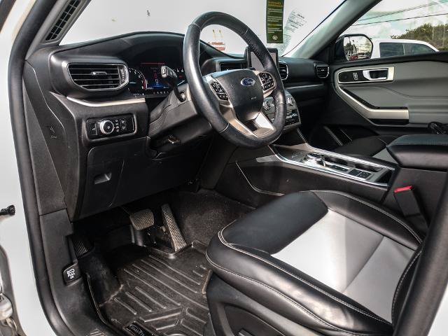 Certified 2023 Ford Explorer XLT w/ Equipment Group 202A RWD image 9