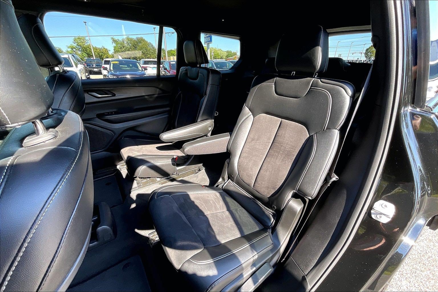 Used 2023 Jeep Grand Cherokee L Laredo AWD/4WD image 26