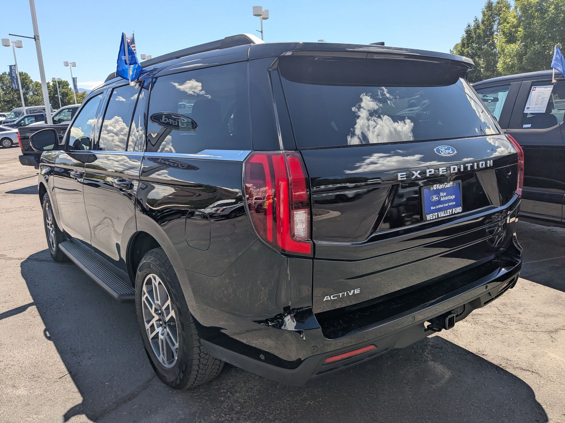 Certified 2025 Ford Expedition Active AWD/4WD image 9