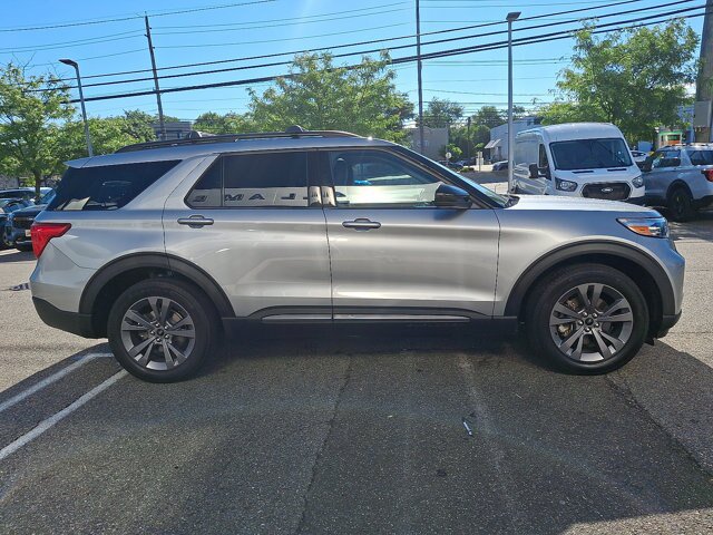 Certified 2022 Ford Explorer XLT w/ Equipment Group 202A AWD/4WD image 17