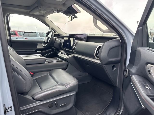 Certified 2025 Ford Expedition Active image 9