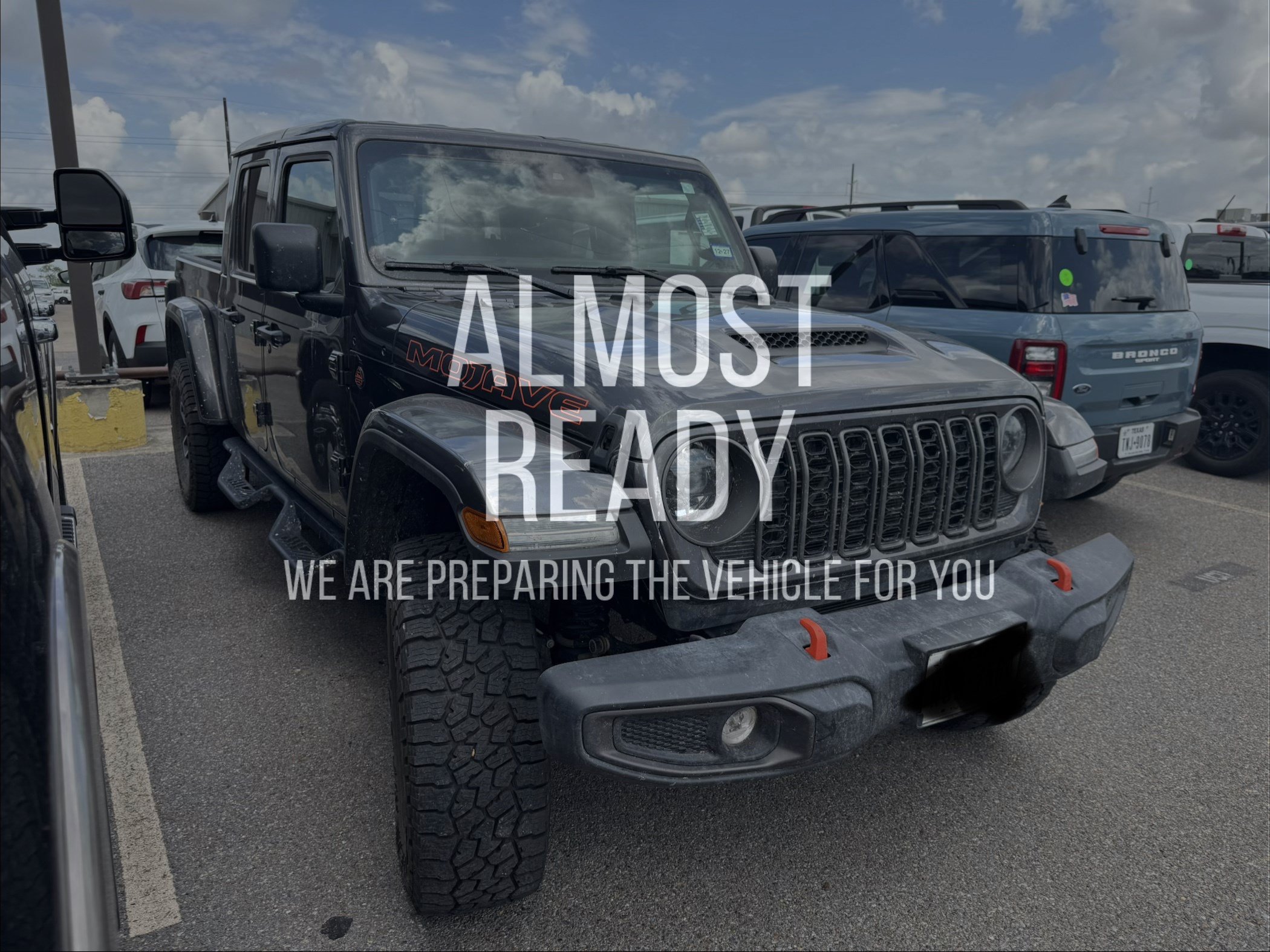 Used 2025 Jeep Gladiator Mojave AWD/4WD image 5