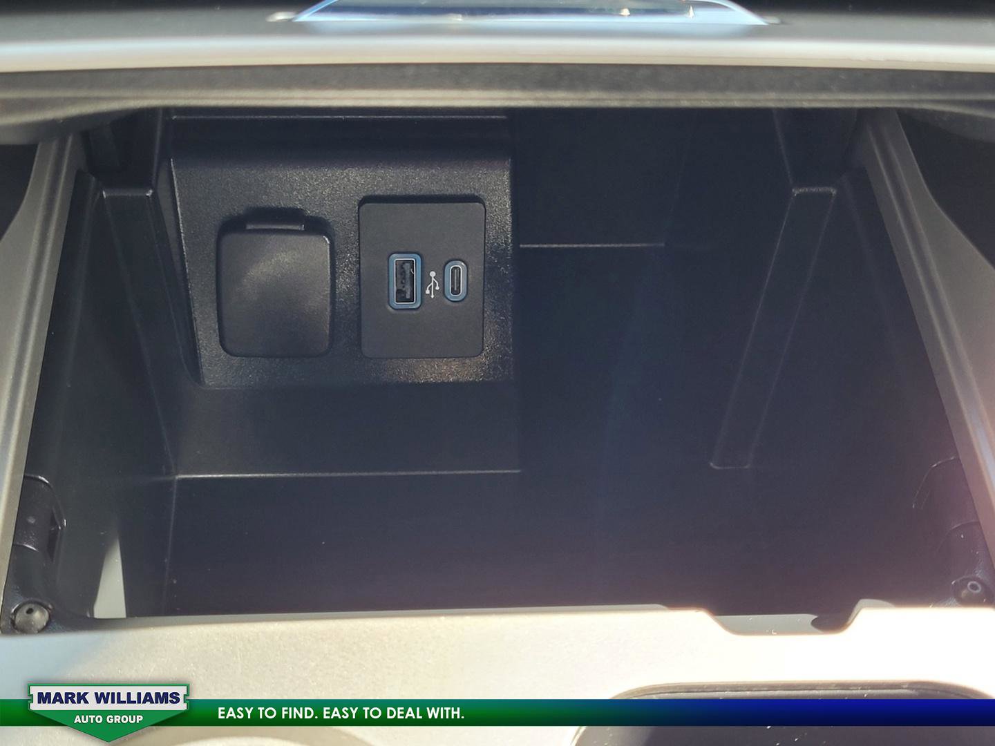 Certified 2022 Ford Explorer Limited w/ Equipment Group 301A image 23