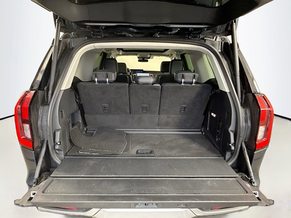 Certified 2025 Ford Expedition Platinum image 28