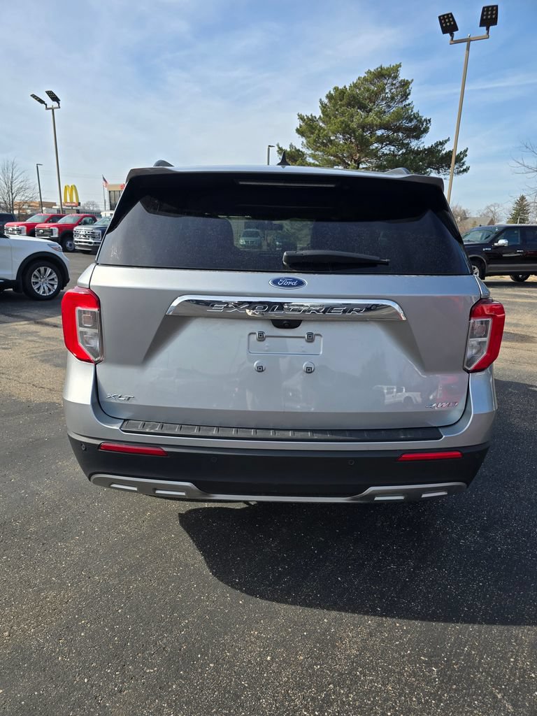 Certified 2023 Ford Explorer XLT w/ Equipment Group 202A AWD/4WD image 4
