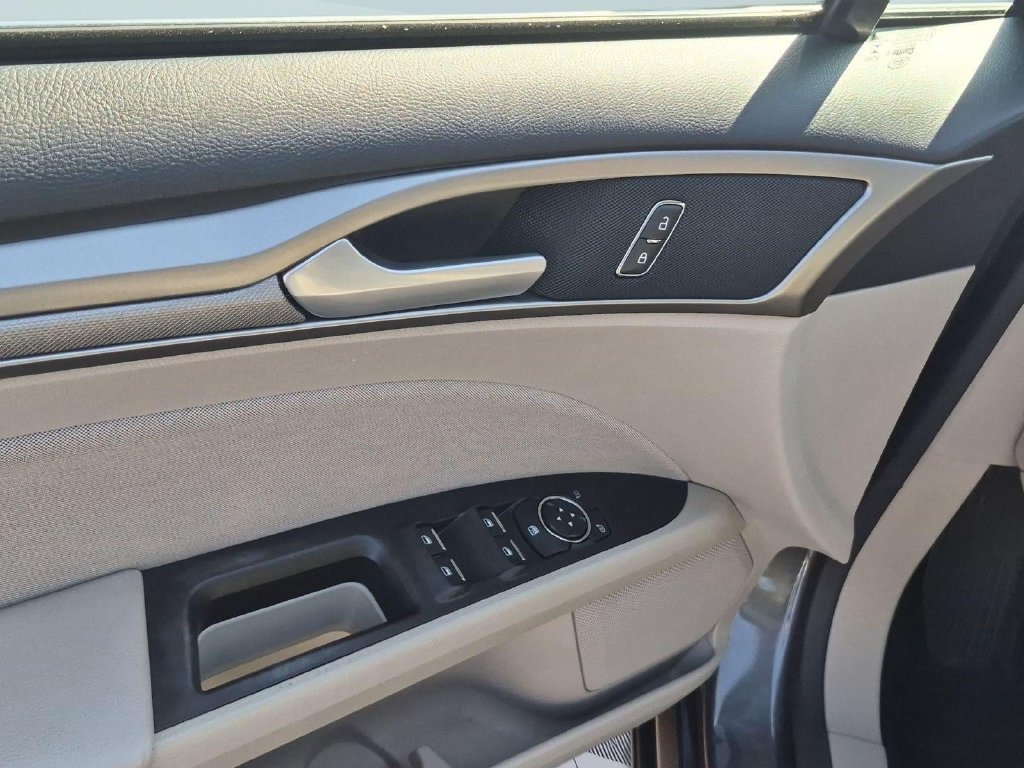 Certified 2018 Ford Fusion SE FWD image 11