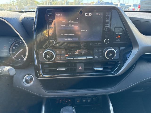 Used 2021 Toyota Highlander XLE image 9