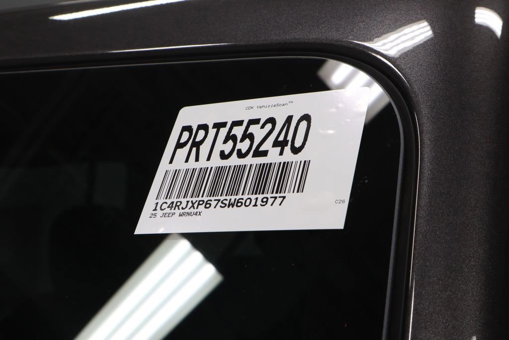 Used 2025 Jeep Wrangler Unlimited Sahara AWD/4WD image 36