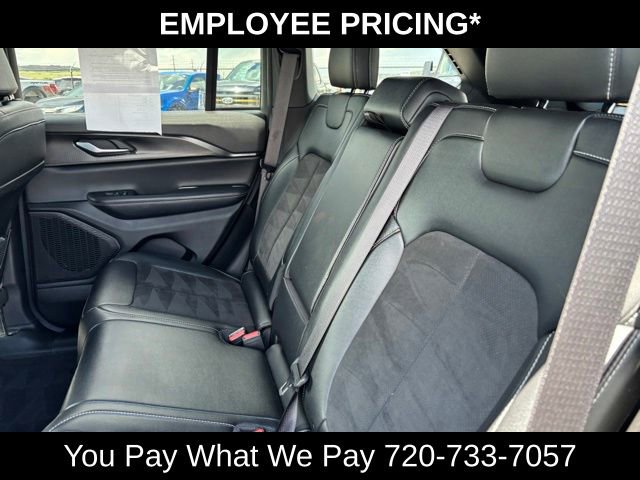 Used 2023 Jeep Grand Cherokee Altitude AWD/4WD image 18