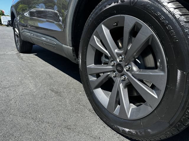 Certified 2021 Ford Explorer XLT w/ Equipment Group 202A AWD/4WD image 11