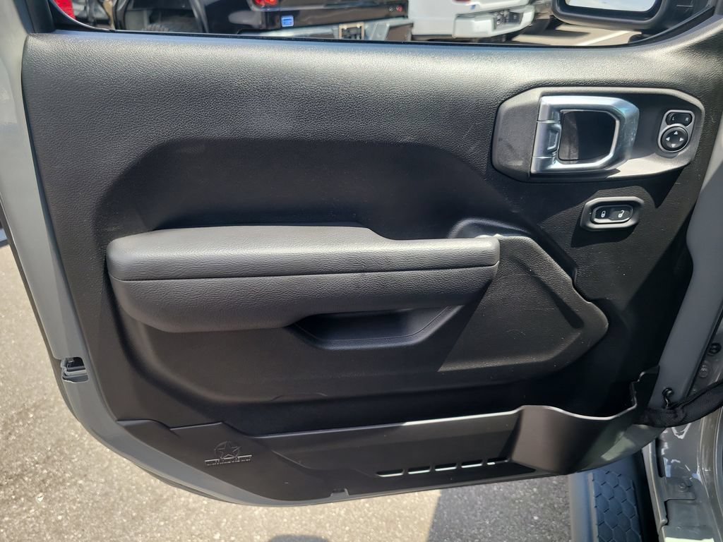 Used 2022 Jeep Wrangler Rubicon AWD/4WD image 8
