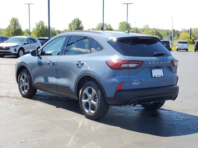 Certified 2025 Ford Escape ST-Line Select AWD/4WD image 4