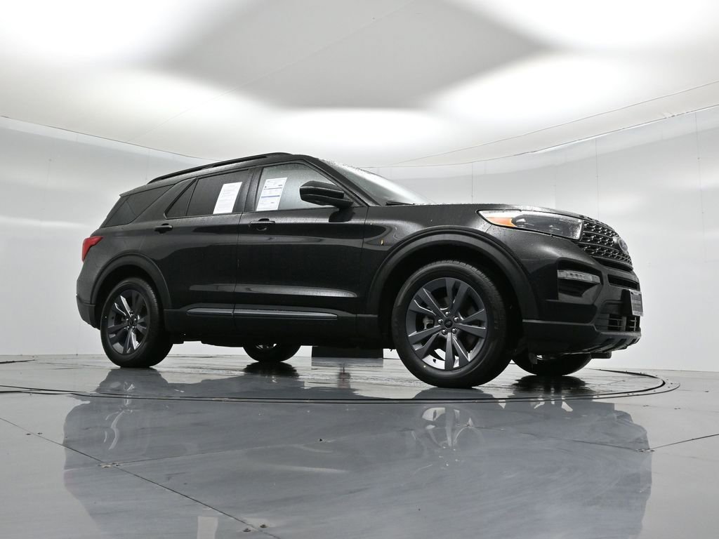 Certified 2022 Ford Explorer XLT w/ Equipment Group 202A image 4